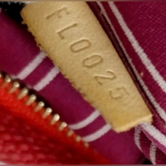 LOUIS VUITTON ANTIGUA CABAS PM TOTE - Picture 9 of 9